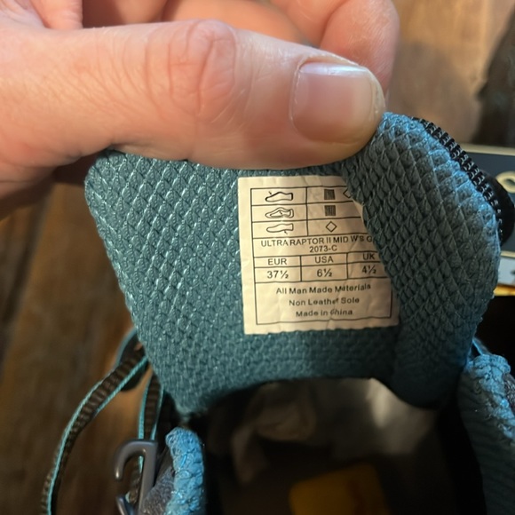 La Sportiva Ultra Raptor II Mid  Gore Tex Trail shoe womens 6.5 Carbon/topaz NWT - Picture 7 of 8